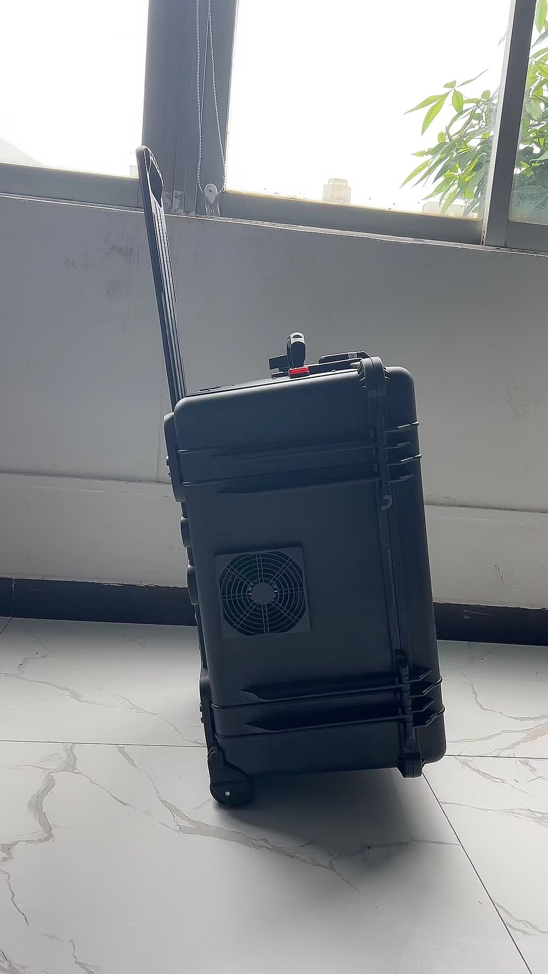 苏仙手拉箱型移动通信干扰器